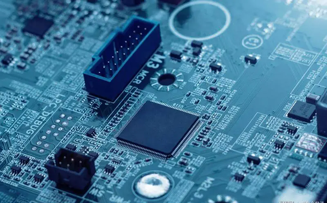收購 Broadcom：主機(jī)總線適配器、RAID 控制卡、SAS 擴(kuò)展器、硬盤驅(qū)動器